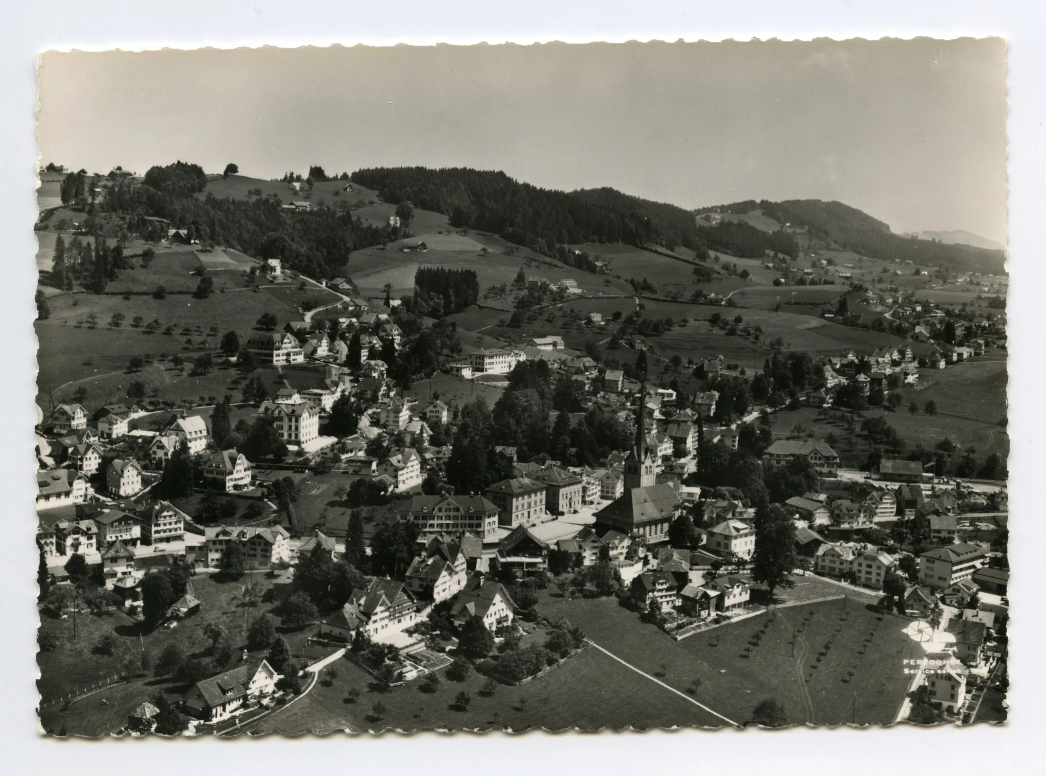 Dorfplatz, Bahnhof, Krankenhaus, Töchterinstitut Dr. Buser. Blick Richtung „Eggen“