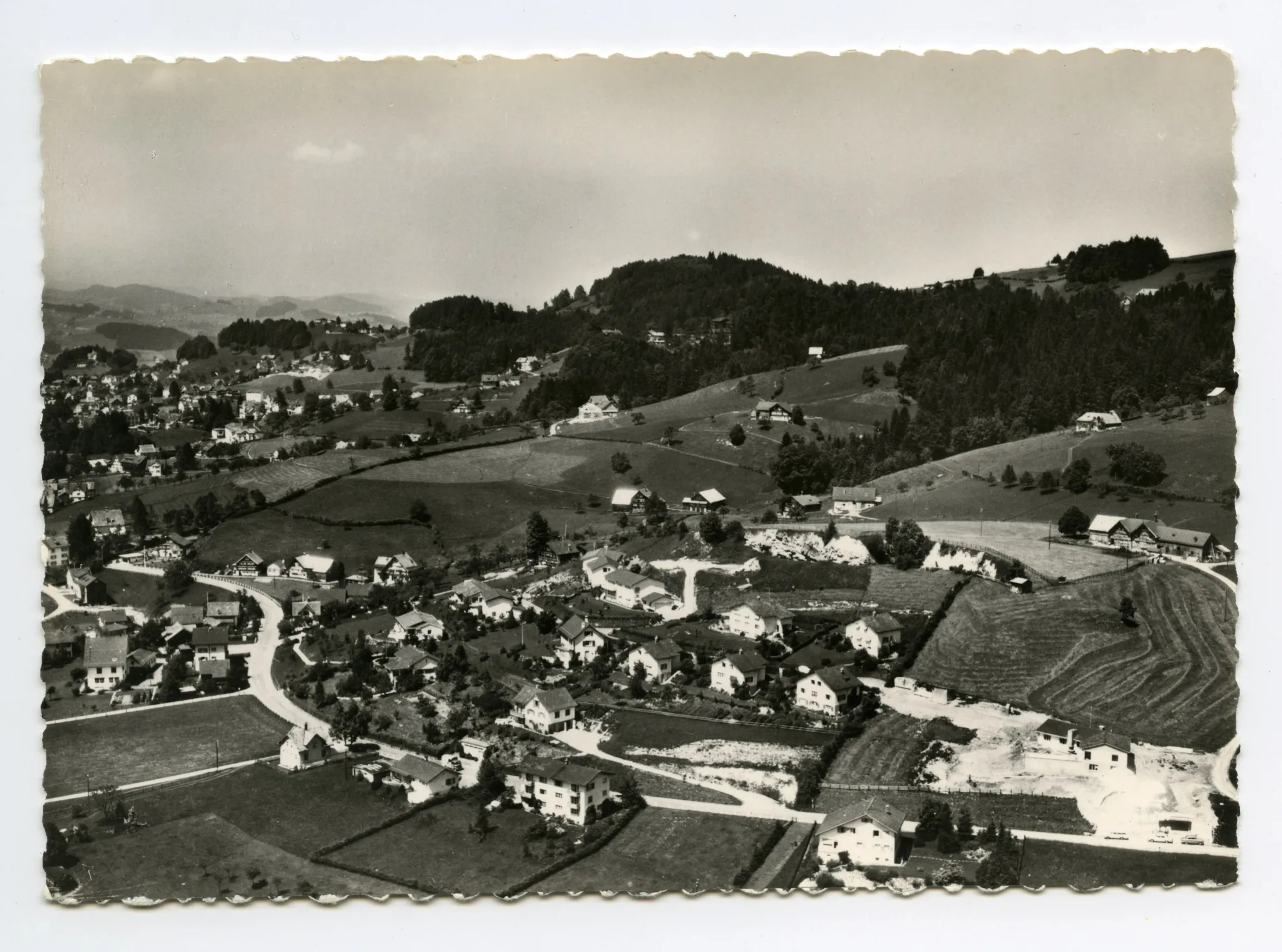 Lortanne, Blick Richtung Gremm/Krankenhaus, Dorfkern