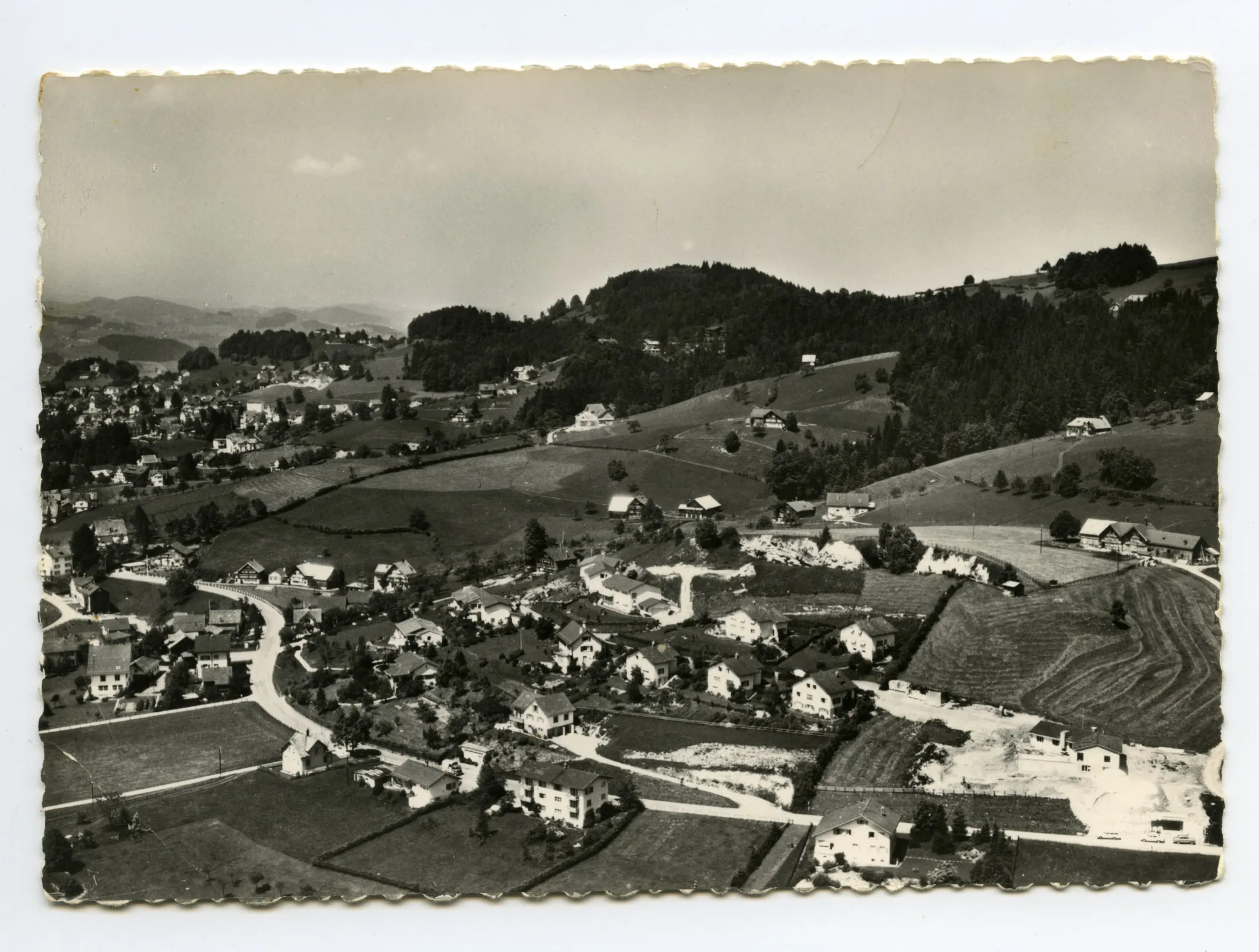 Lortanne, Blick Richtung Gremm/Krankenhaus, Dorfkern
