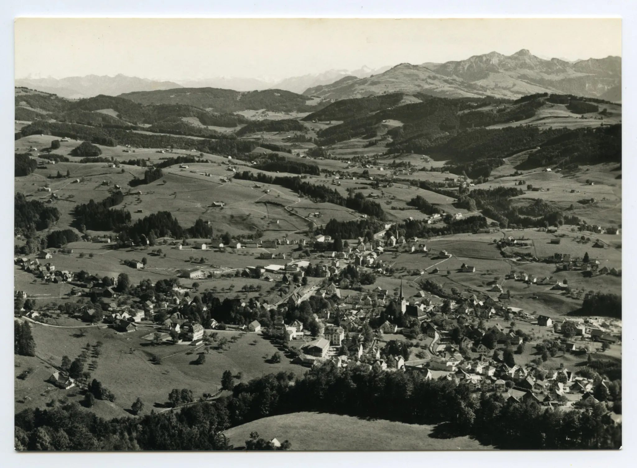 Dorfzentrum, Ebni bis alte Kath. Kirche. Blick Richtung Hoher Kasten, Kamor (vgl. Hc.14-13)