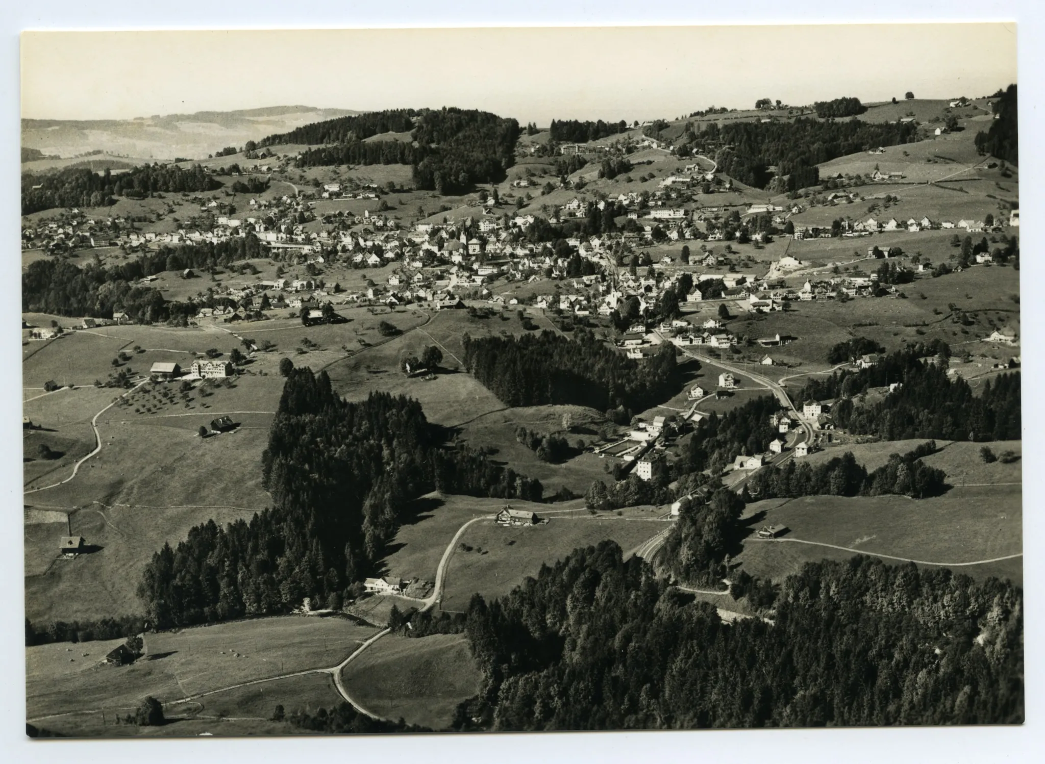 Ganzes Dorf: Hasenränk, Neubrücke/Sammelbüel, via Ebni, Dorfkern bis Lortanne resp. Stofel. Blick zu Frölichsegg, Bad Sonder, Schäflisegg (vgl. Hc.14-09)