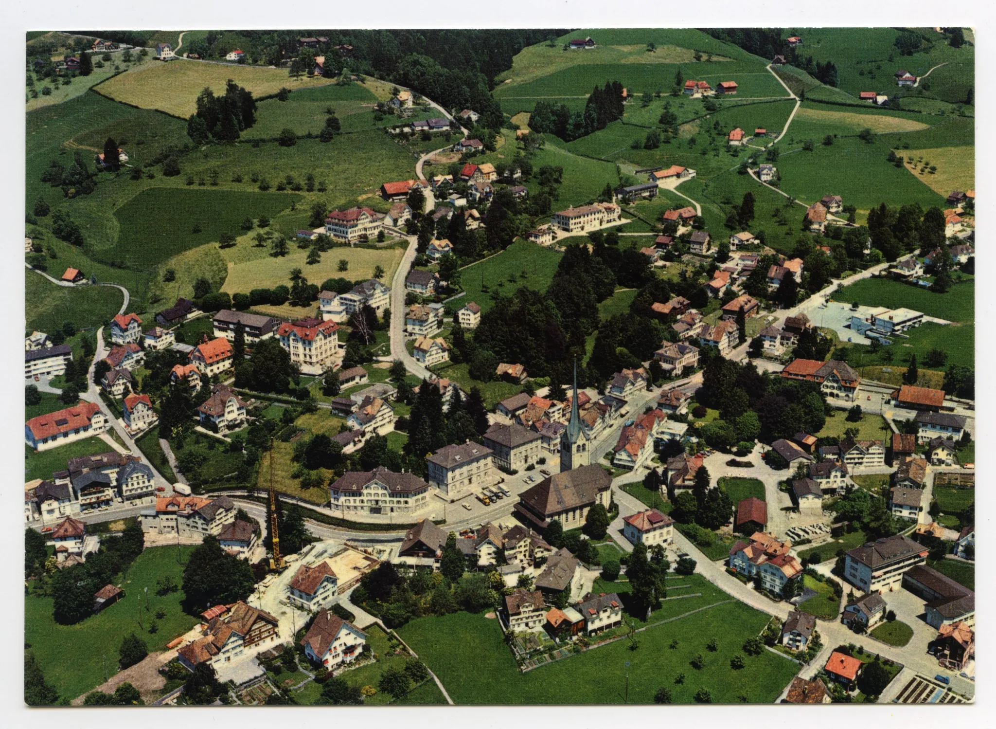 Dorfkern bis Bahnhof/Migros, mit Krankenhaus, Töchterinstitut und Baustelle „Spar“ (Ersatzbau für Konsum beim Dorfplatz (vgl. Hc.14-05)