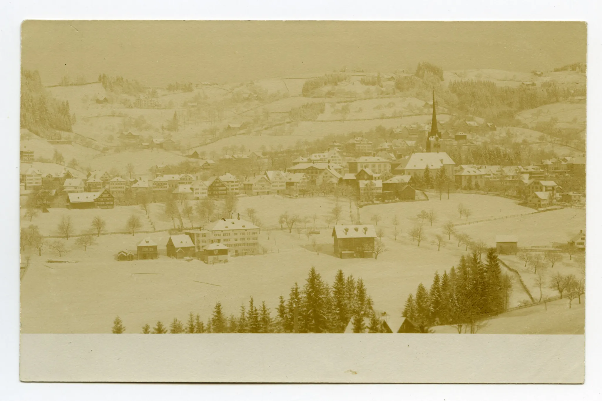 mit Grubenmannkirche, Blick zum Eggen-Höhenweg