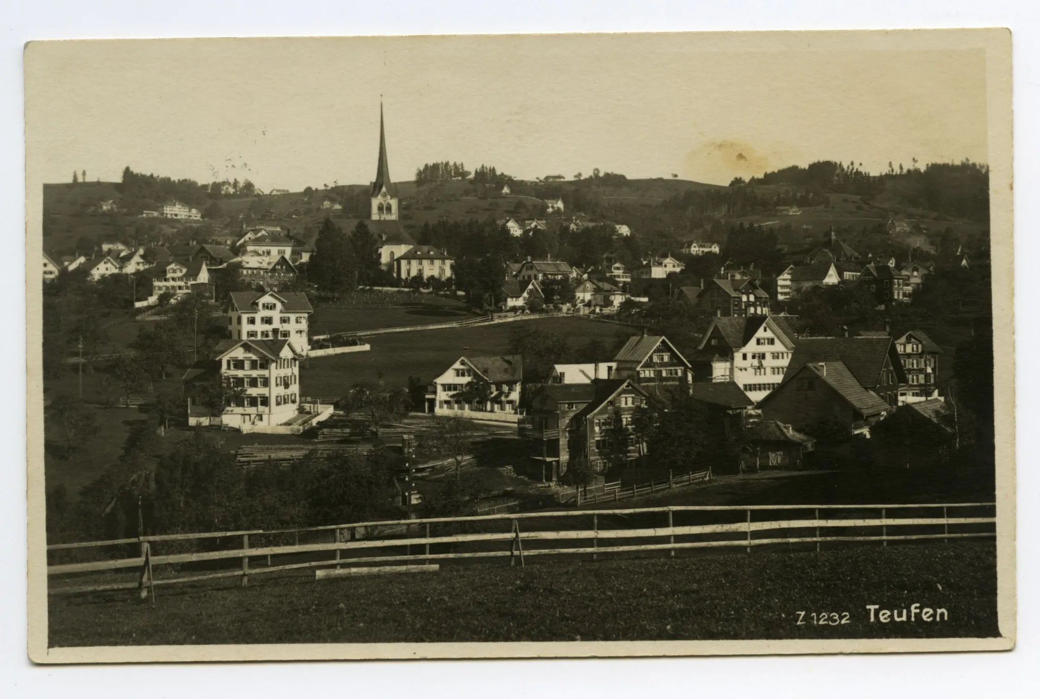 im Vordergrund Sägerei Bächli, mit Bahnhof und Krankenhaus, Blick zu Bad Sonder und Schäflisegg