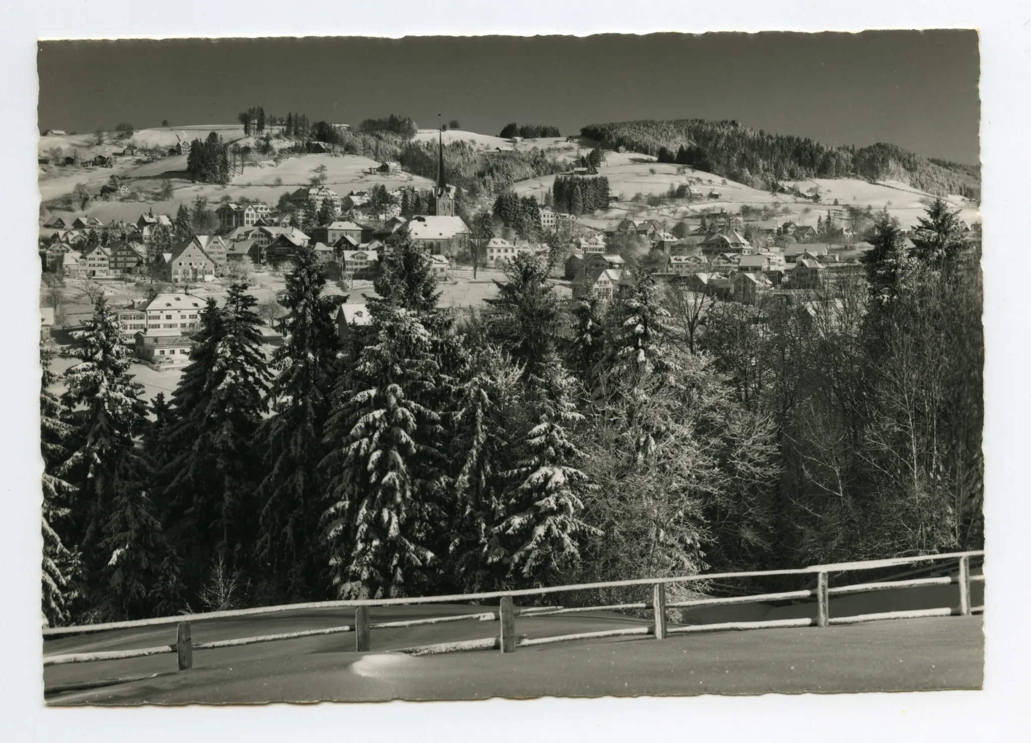 im Vordergrund Wald zw. Haslen-Strasse und Schönenbüel, mit Bächli, Bahnhof, Krankenhaus, Blick zum Eggen-Höhenweg