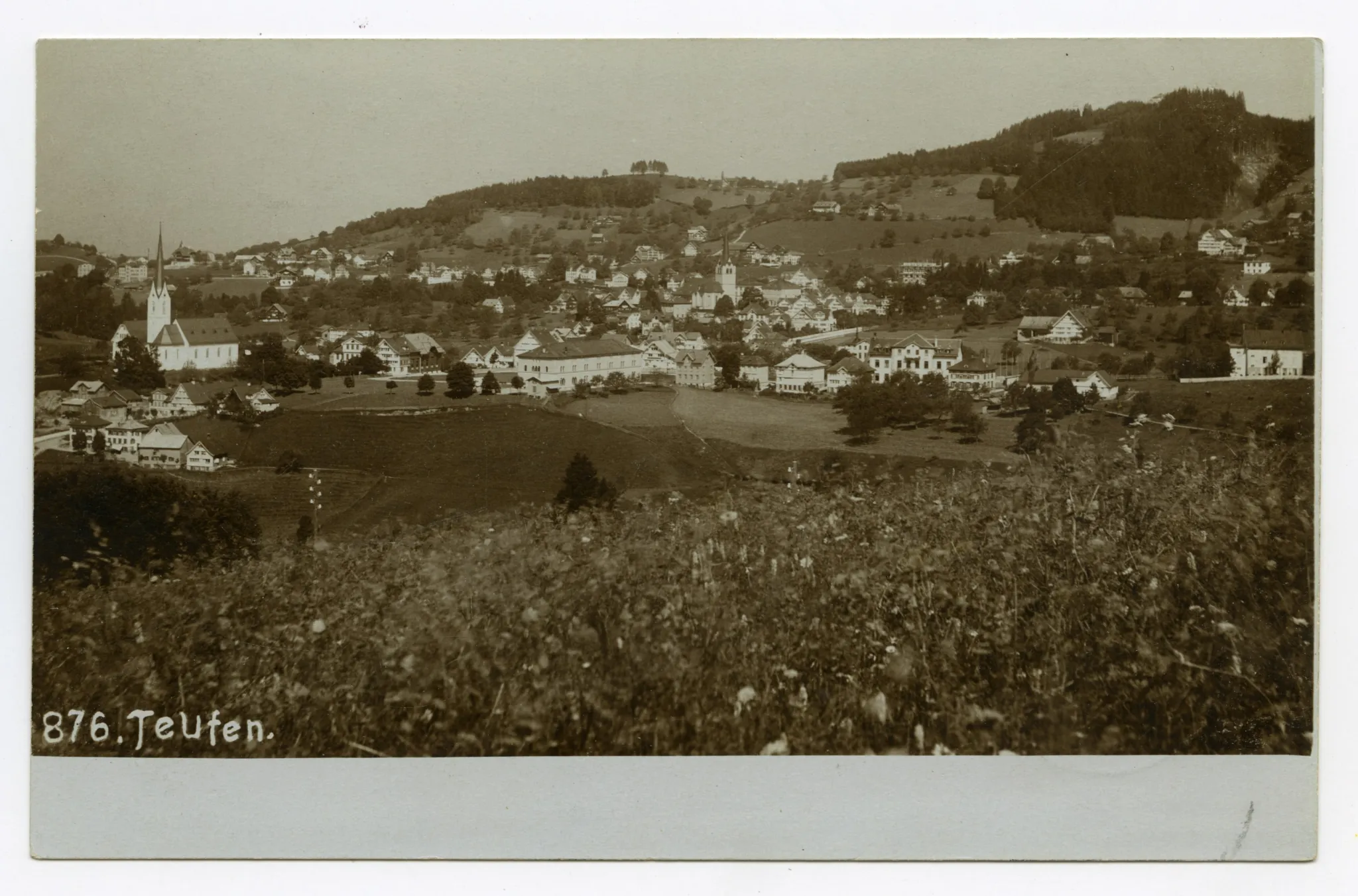 von Schlatterlehn aus. Mit Sammelbüel, Zeughaus/Linde, Bleichi/Ebni, beiden Dorfkirchen, Fernblick, Eggli. Blick zu Schwendibüel, Frölichsegg