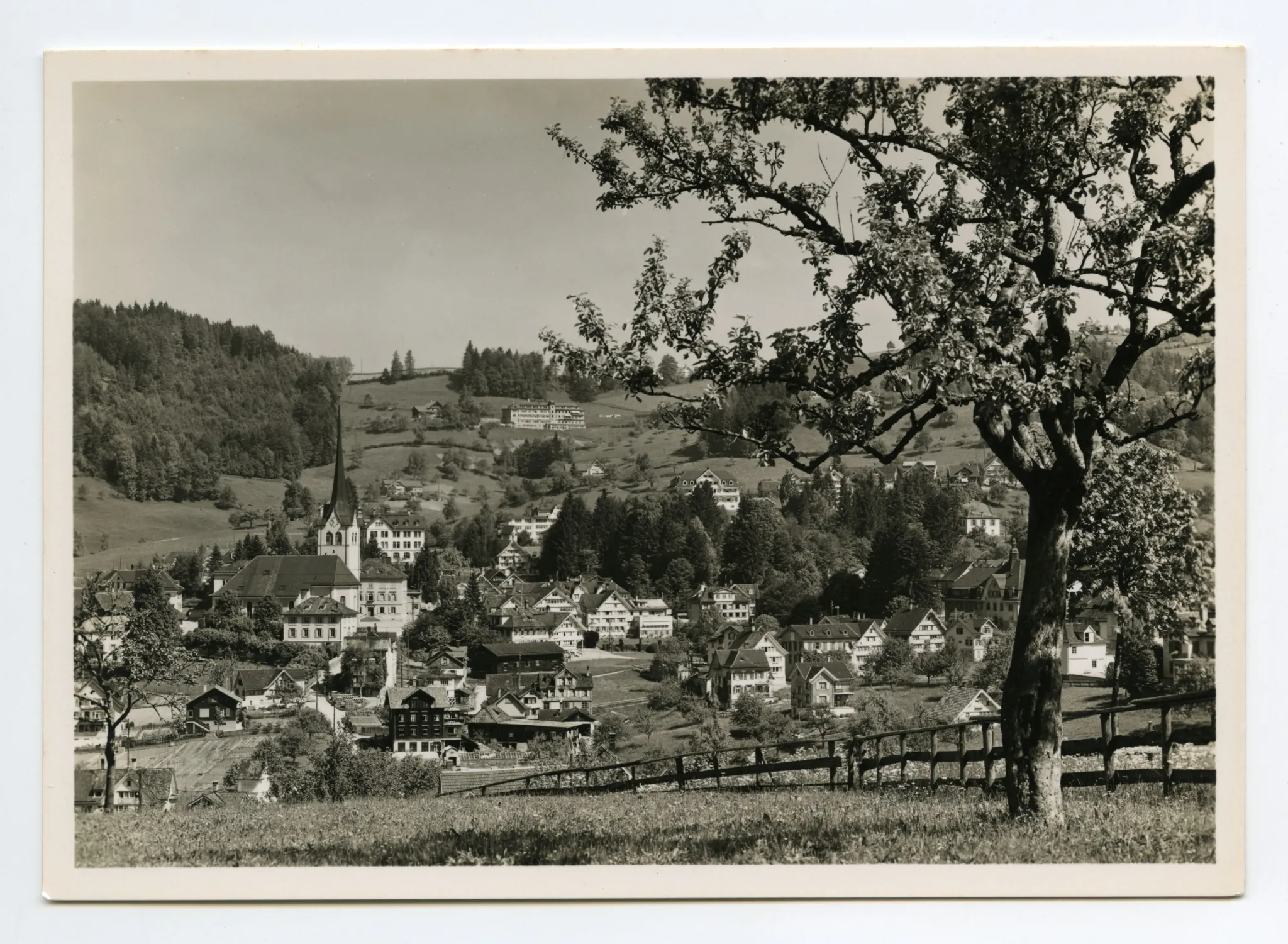 mit Hecht, Bahnhof (beide z.T. verdeckt). Blick zu Bad Sonder