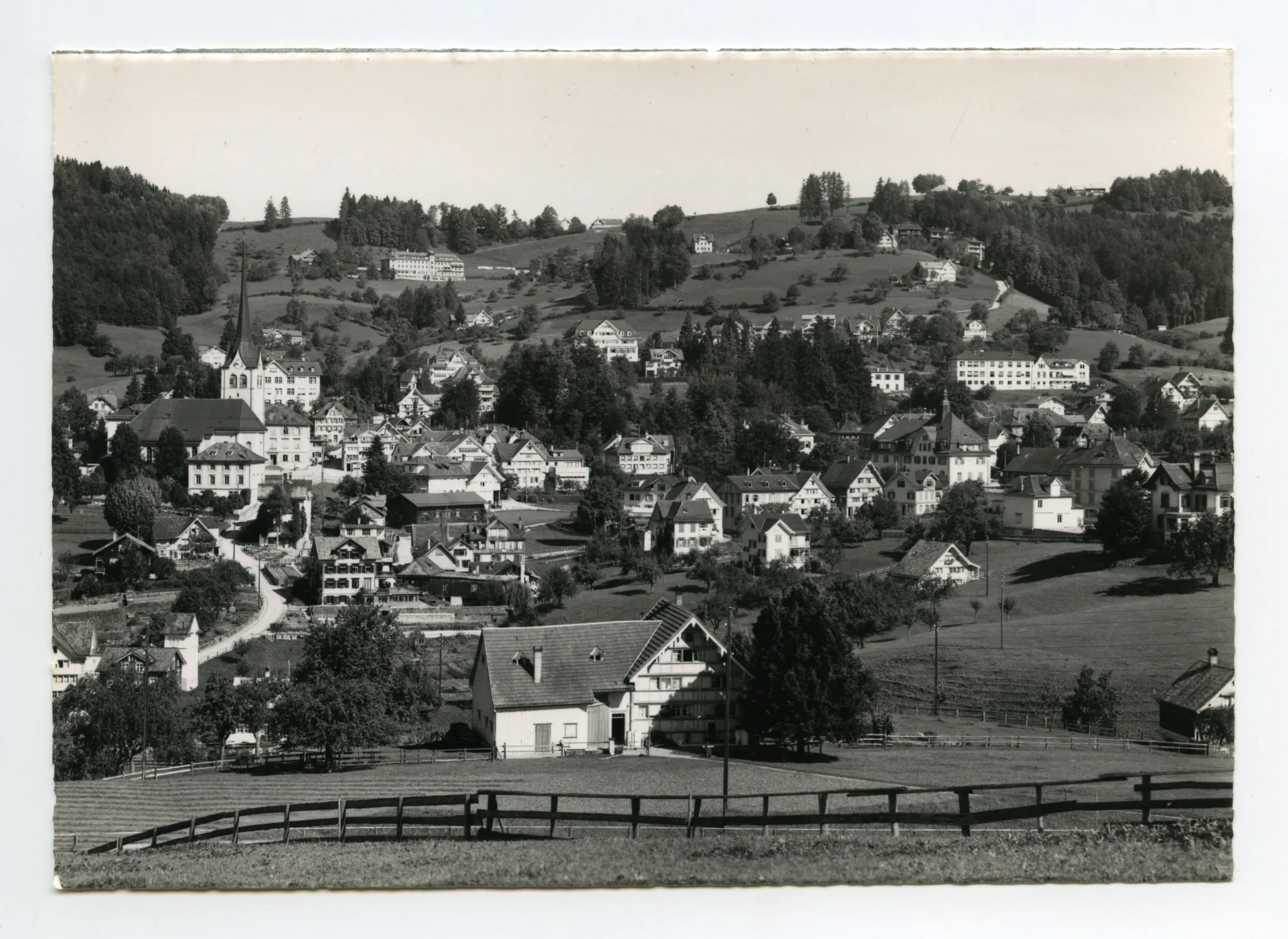 vom Schönenbüel, mit Bächli, Bahnhof/Krankenhaus, Bad Sonder. Blick zu Schäflisegg, Hüslersegg