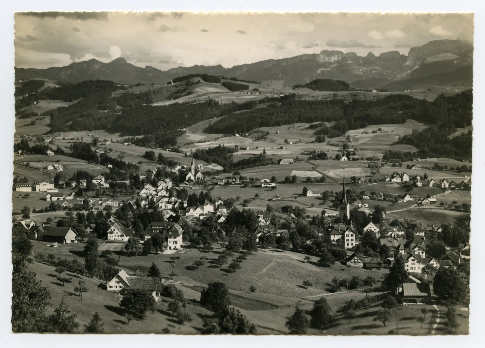 Beide Dorfkirchen, Ebni. Blick zu Steigbach, Kamor/Hohem Kasten resp. östl. Alpstein