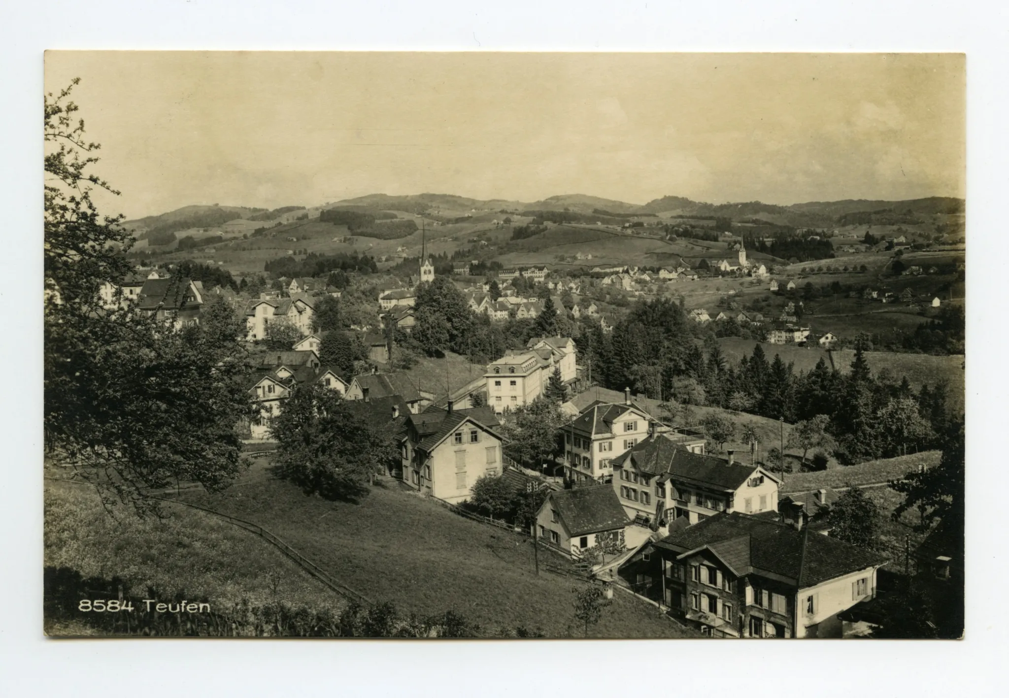 Vorne Stofel, beide Dorfkirchen, Blick zum Gäbris