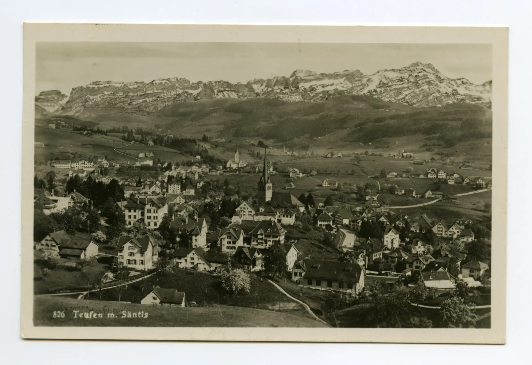 Beide Dorfkirchen, blühende Obstbäume (sic!), Blick zum Steigbach; Karte 1: Blick zu Kamor/Hohem Kasten – korrekte Ansicht (vgl. Hc.18-10); Karte 2: Säntiskette im Winter (sic!) – Säntis manipuliert!