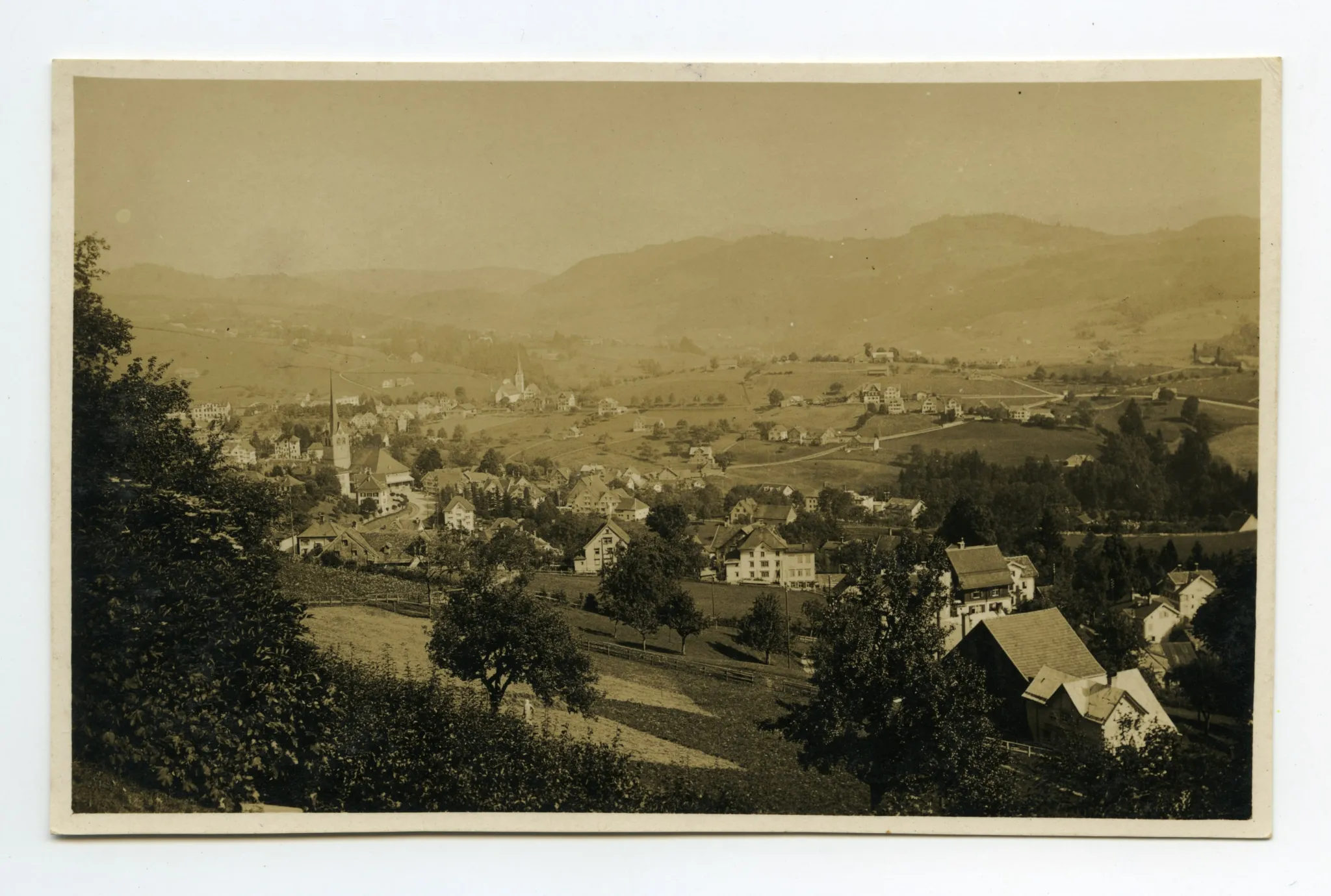 beide Dorfkirchen, Schönenbüel. Blick zum Steigbach (im Dunst)
