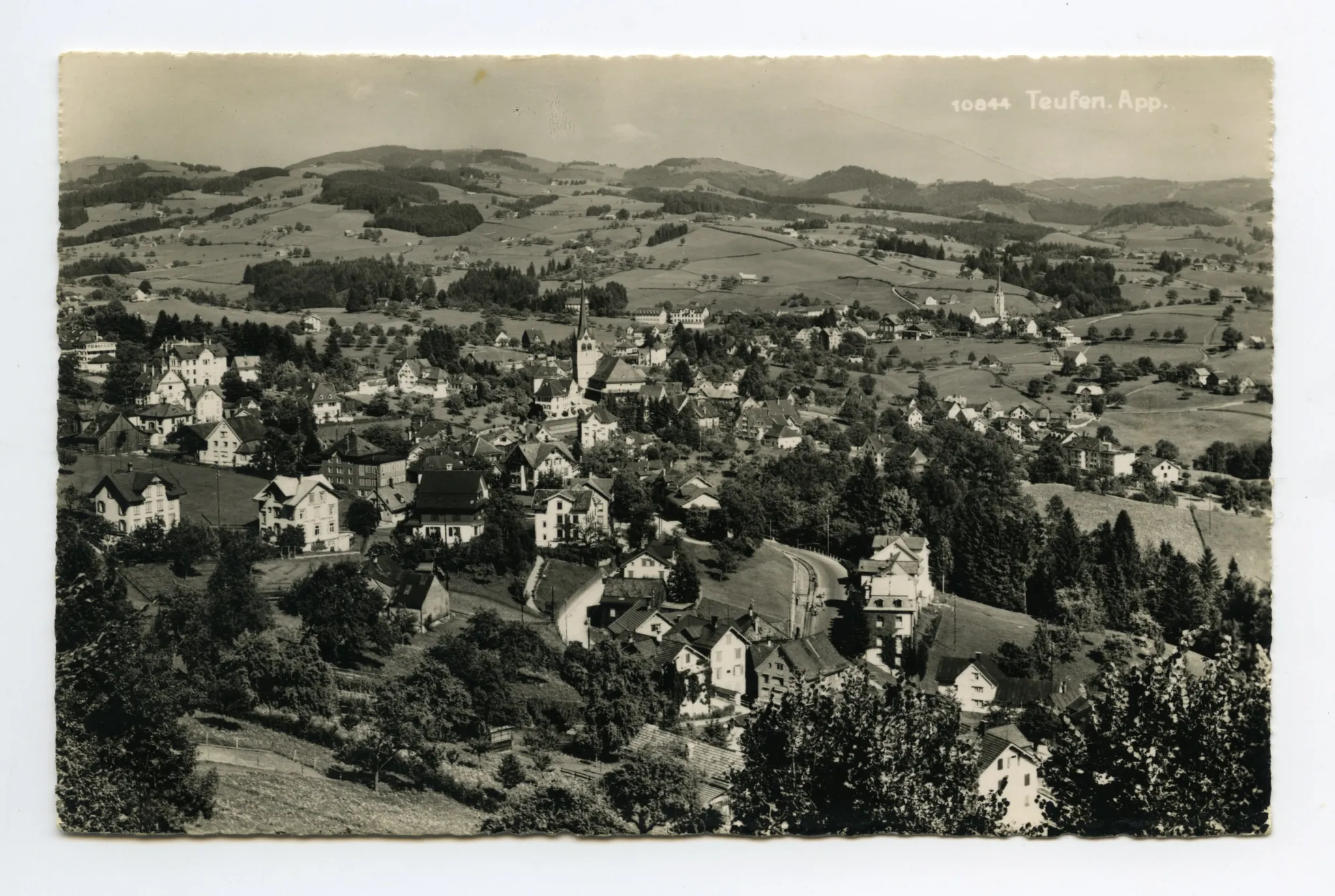 Vorne Stofel (Gleisbau- oder Strassenarbeiter), beide Dorfkirchen
