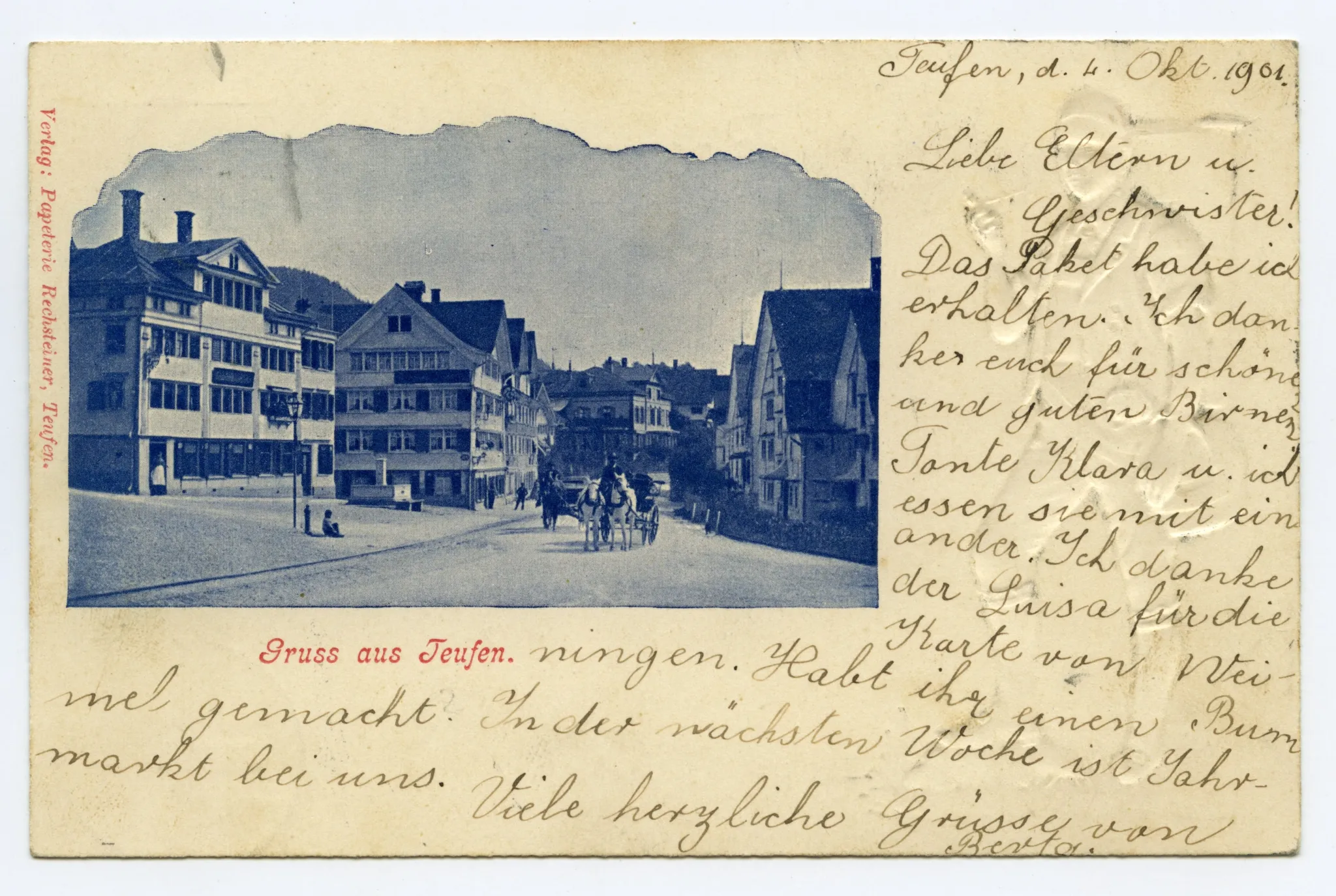 Dorfstrasse Ost von „Anker“/“Adler“ bis Villa Roth. Mit Pferdekutsche (zwei Schimmel) und Einspänner-Fuhrwerk. Rückseite: Gäälhösler Senn mit Brente, Fahreimer, Lindauerli
