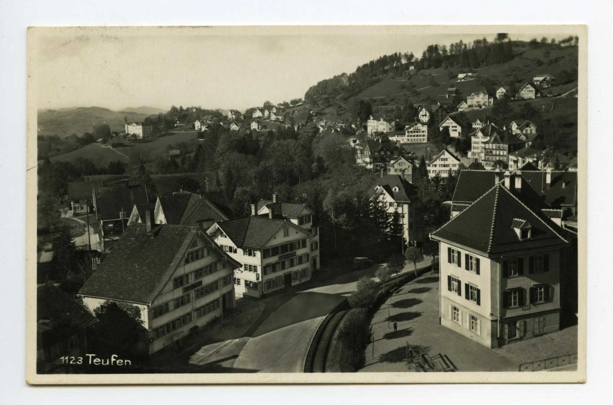 Alter Bahnhof, Gasthaus „Bahnhof“ mit Brückenwaage, Konsum-Verein. Blick Richtung Stofel / Eggli, Frohe Aussicht (z.T.)
