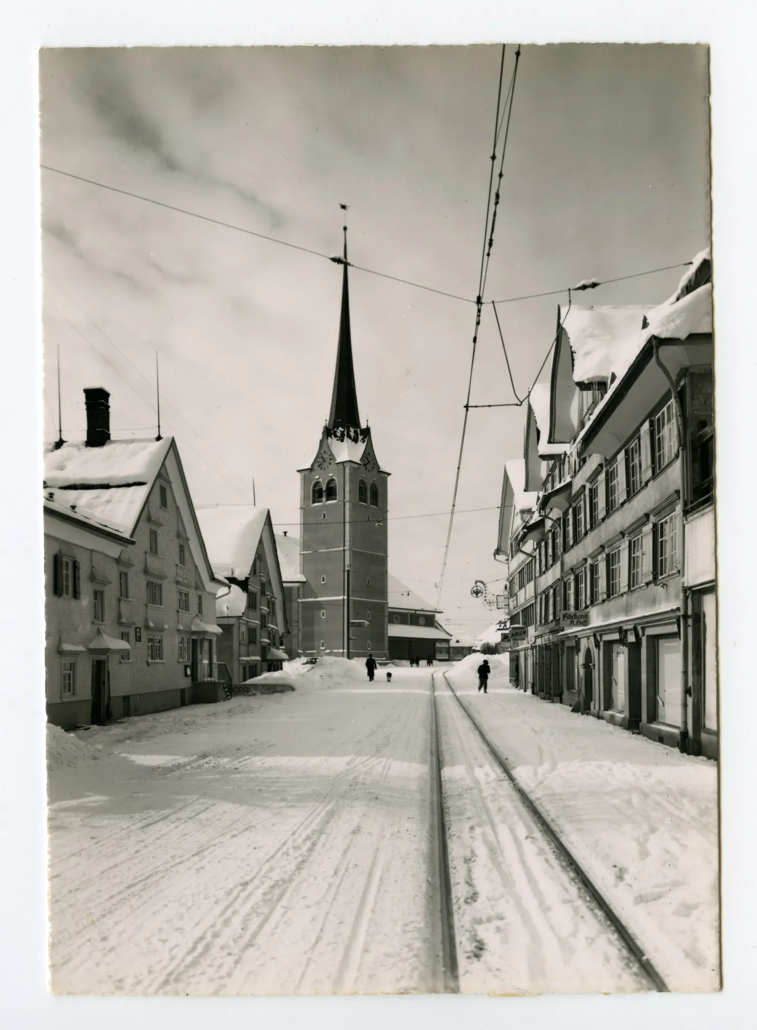 Bekleidung F. Wetter, Confiserie „Spörri“, Grubenkannkirche, Fussgänger, mit Hund
