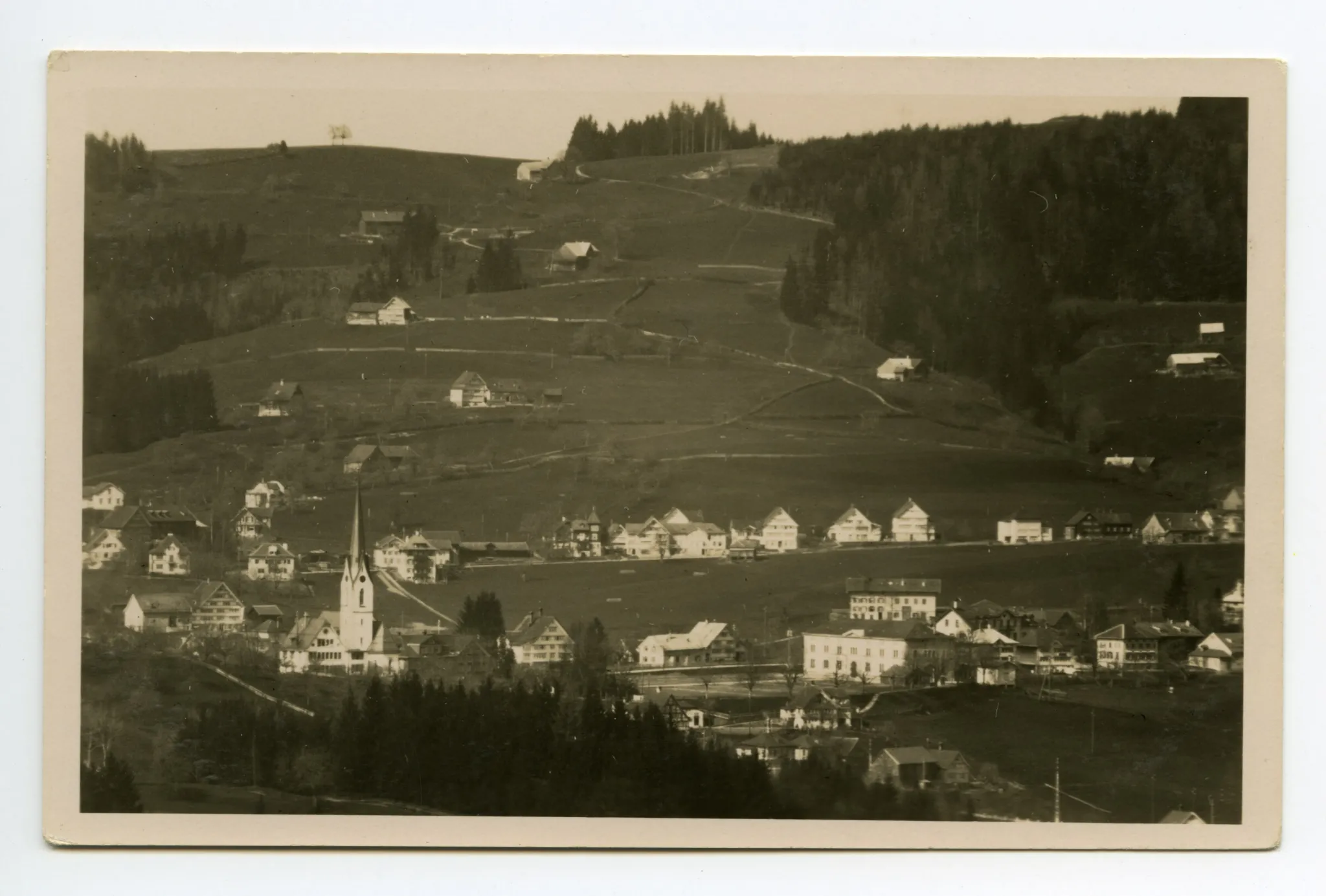 Alte Kath. Kirche, Zeughaus, Linde (z.T.). Blick zu Lortanne, Eggen-Höhenweg