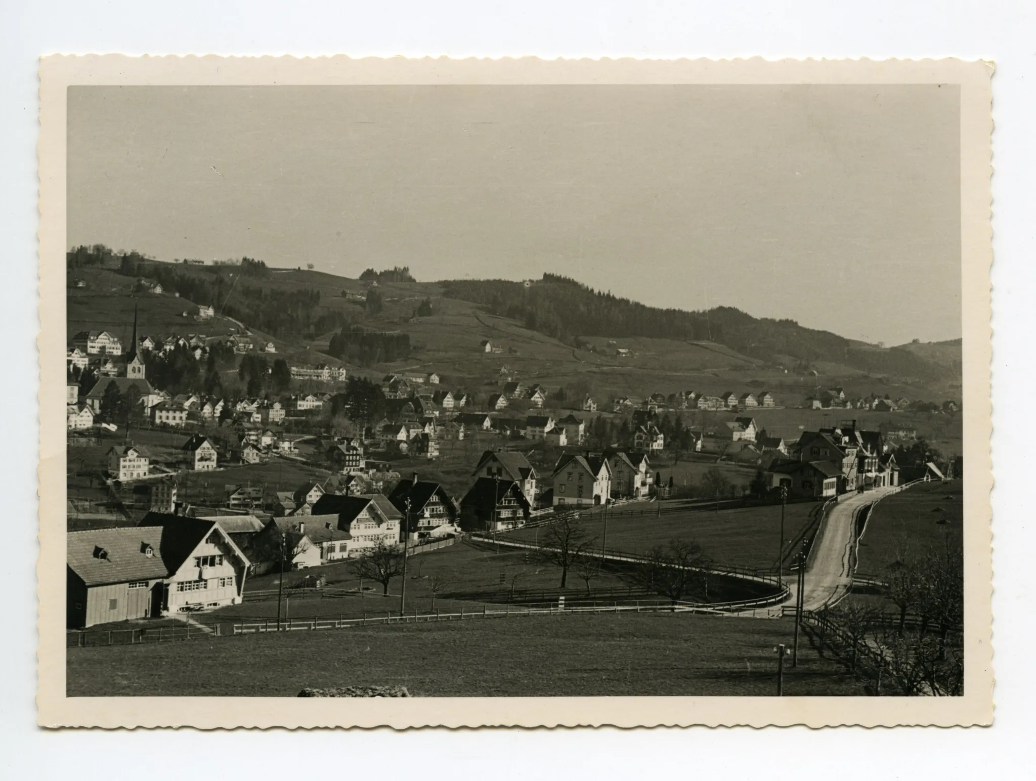 Grubenmannkirche, Lortanne. Krankenhausanbau im Bau! Blick zu den Eggen