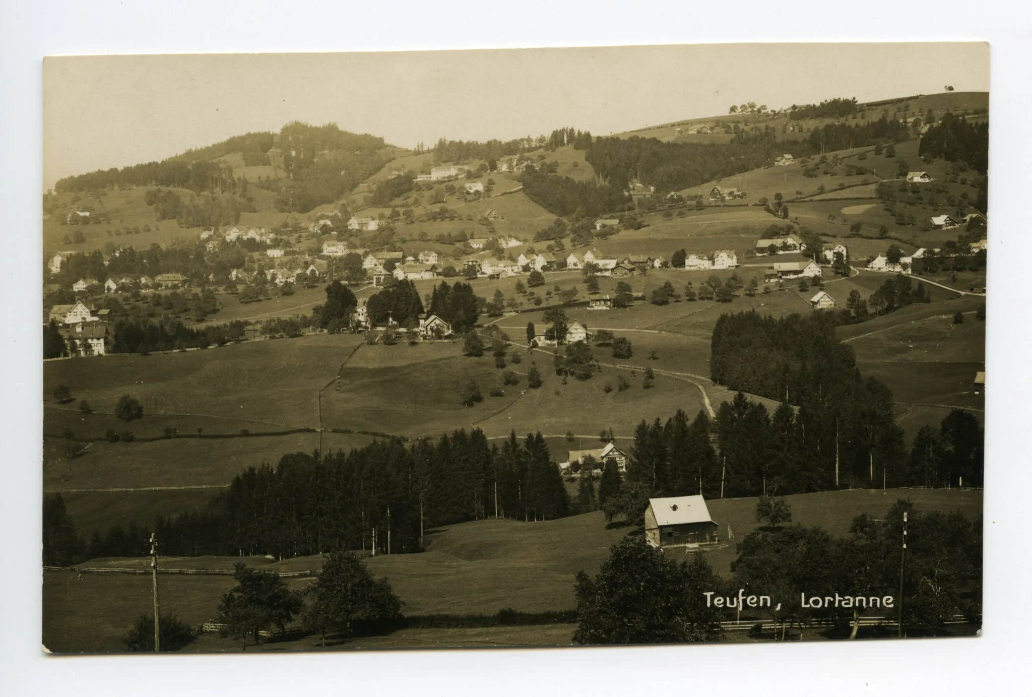 vom Gebiet Nord her gesehen. Mit Krankenhaus, Bad Sonder. Blick zu den Eggen (Frölichsegg bis Hüslersegg)