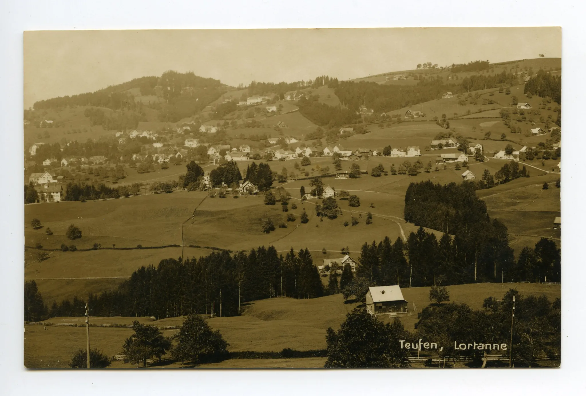 vom Gebiet Nord her gesehen. Mit Krankenhaus, Bad Sonder. Blick zu den Eggen (Frölichsegg bis Hüslersegg)