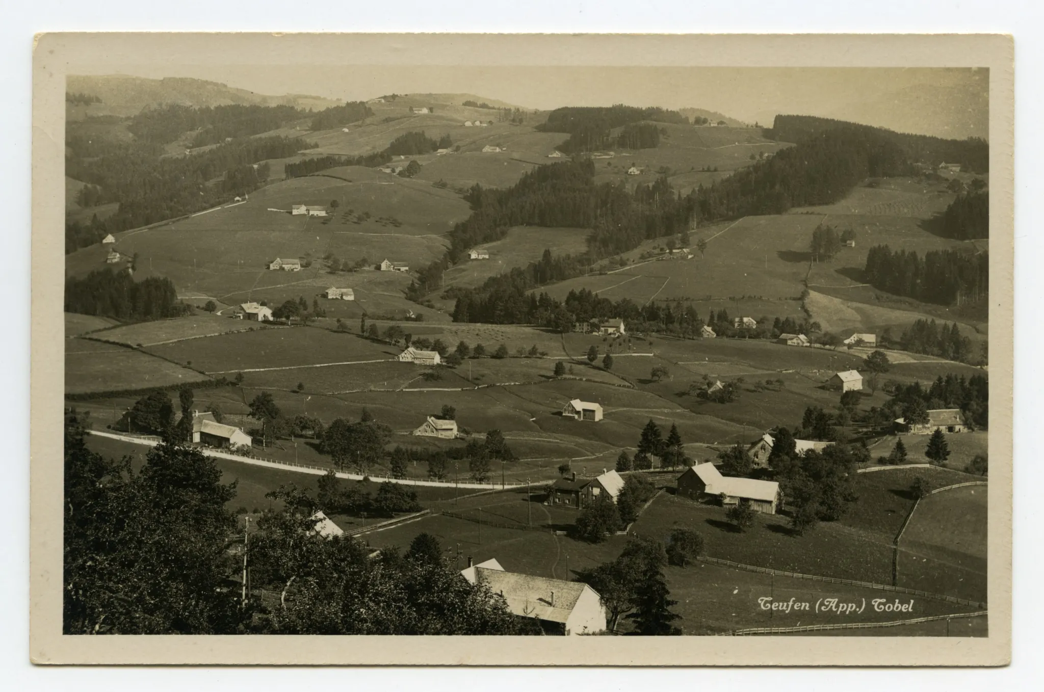 von den Eggen her gesehen. Blick Richtung Oberfeld, Schlössli, Hohe Buche