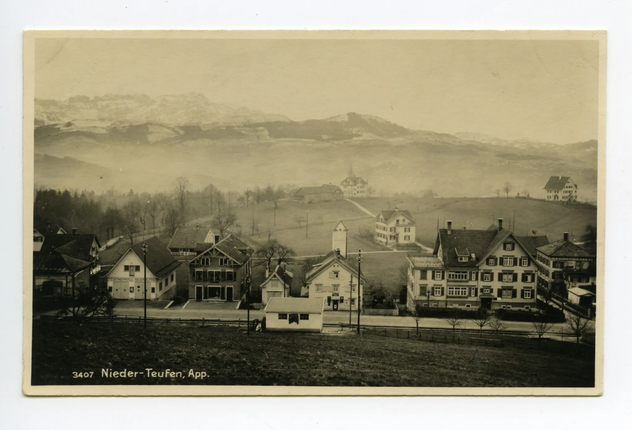 mit Feuerwehrhaus, Blick nach Süden zum Alpstein (z.T. schneebedeckt)