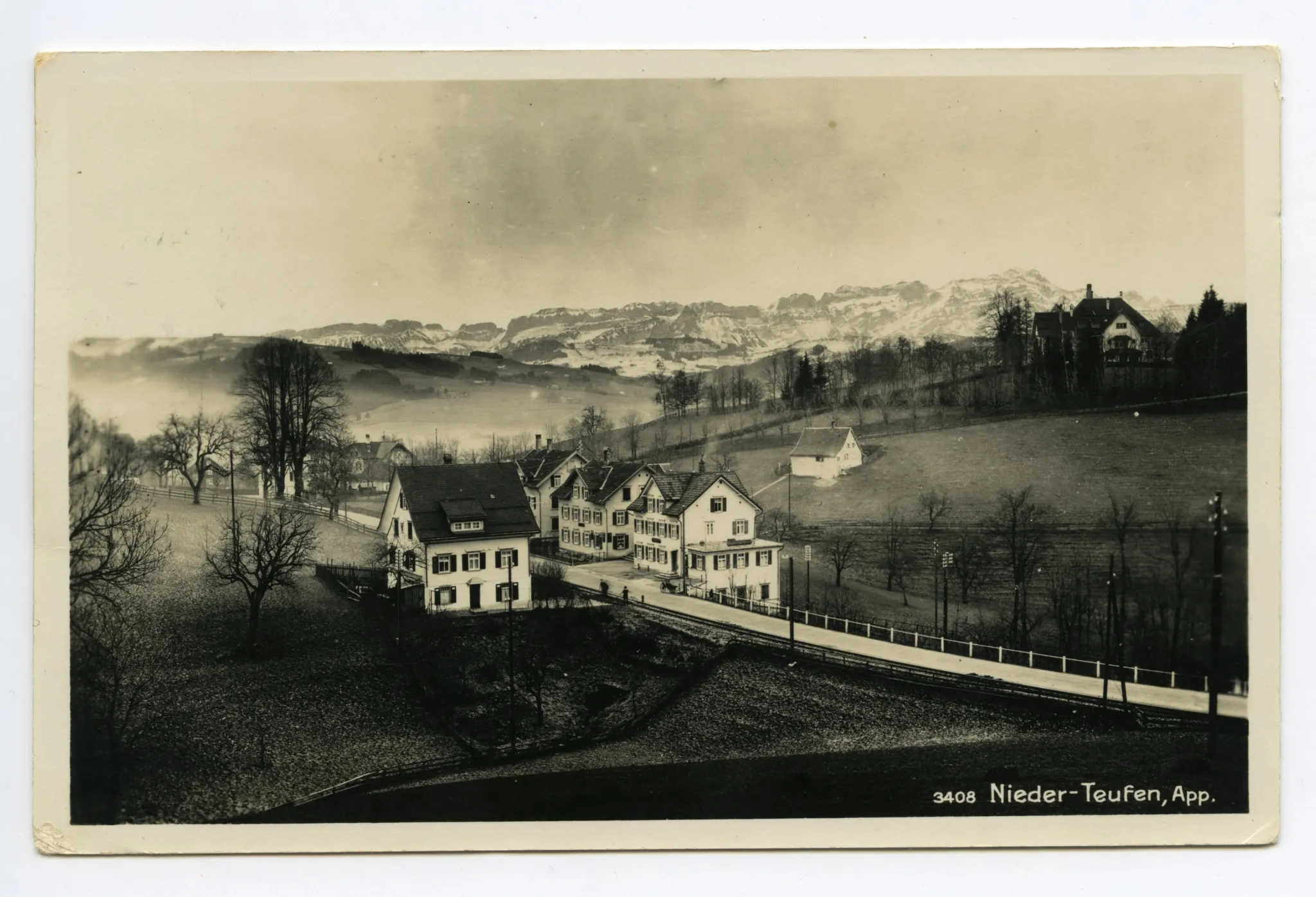 zwischen Sternen und Haag, (Blatten? Siehe Ho.12-035). Blick nach Süden zum Alpstein (z.T. schneebedeckt)