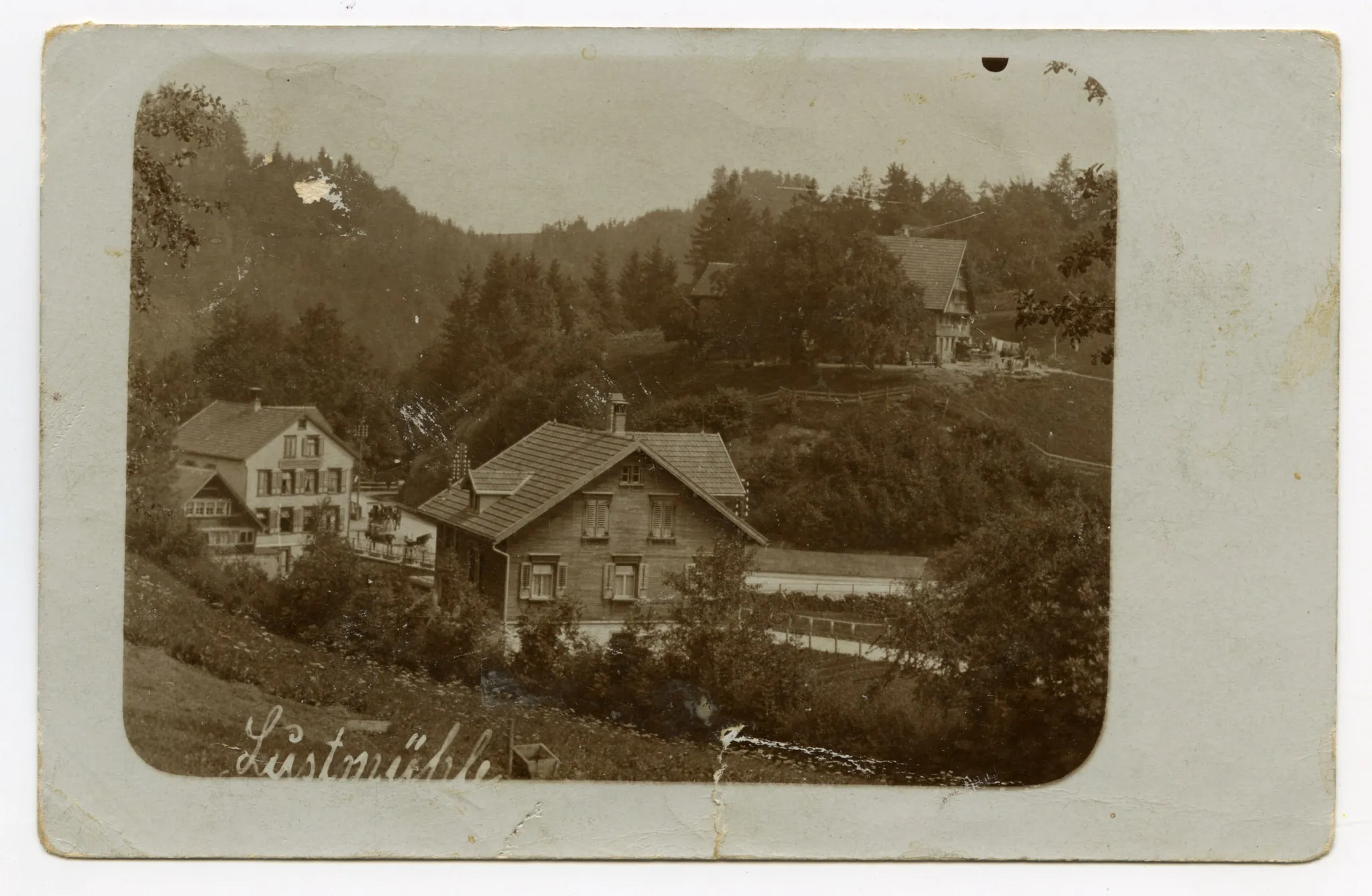 Gasthaus, Station, Kreuzung Abzweiger Steiner-Strasse, div. Kutschen vor dem Gasthaus. Blick nach Nordosten