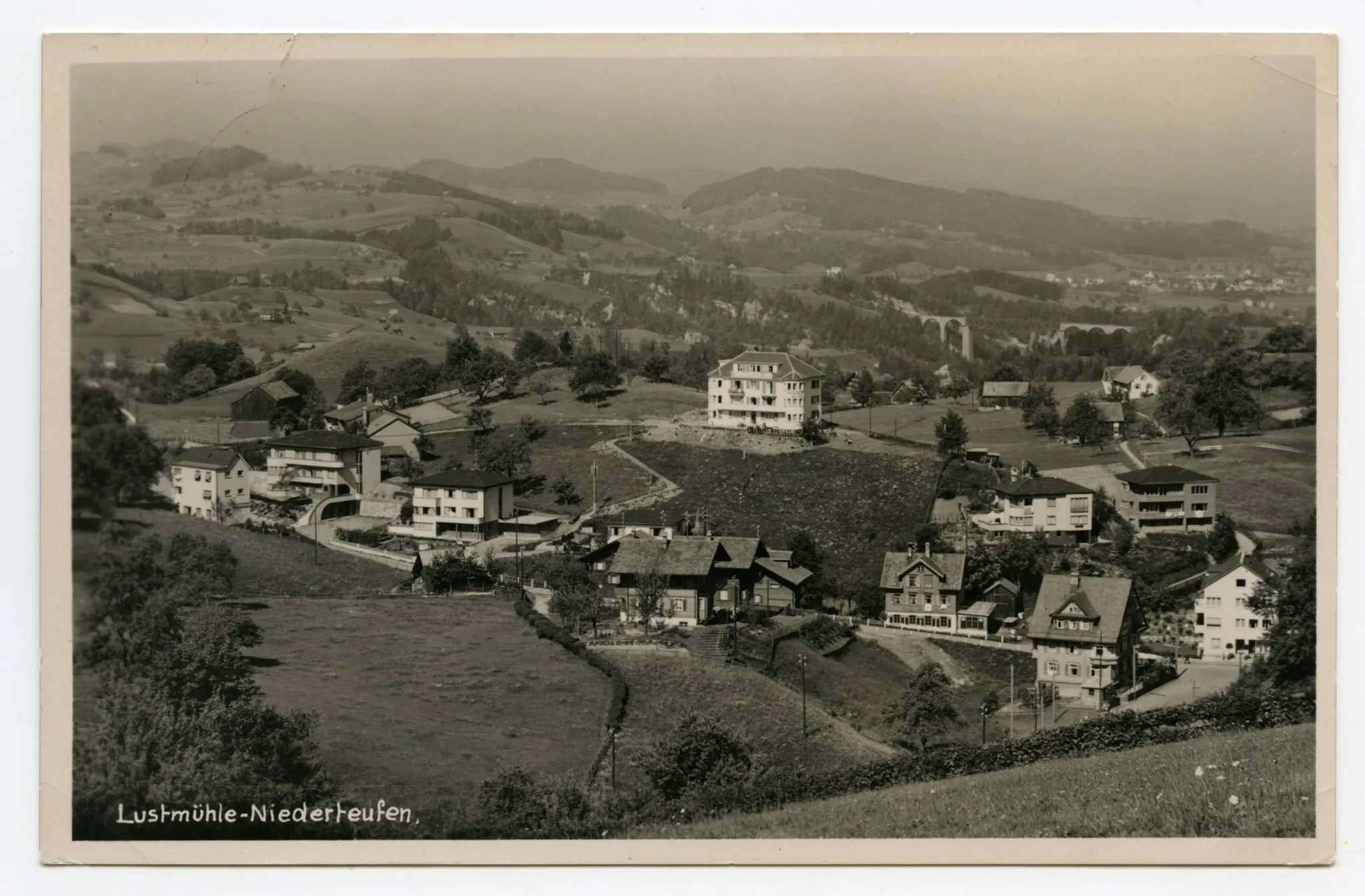 vom Gebiet Stäheli/Gstalden gesehen: Abzweiger Steiner-Strasse. Blick via Sitterviadukt (BT-Brücke) nach Winkeln