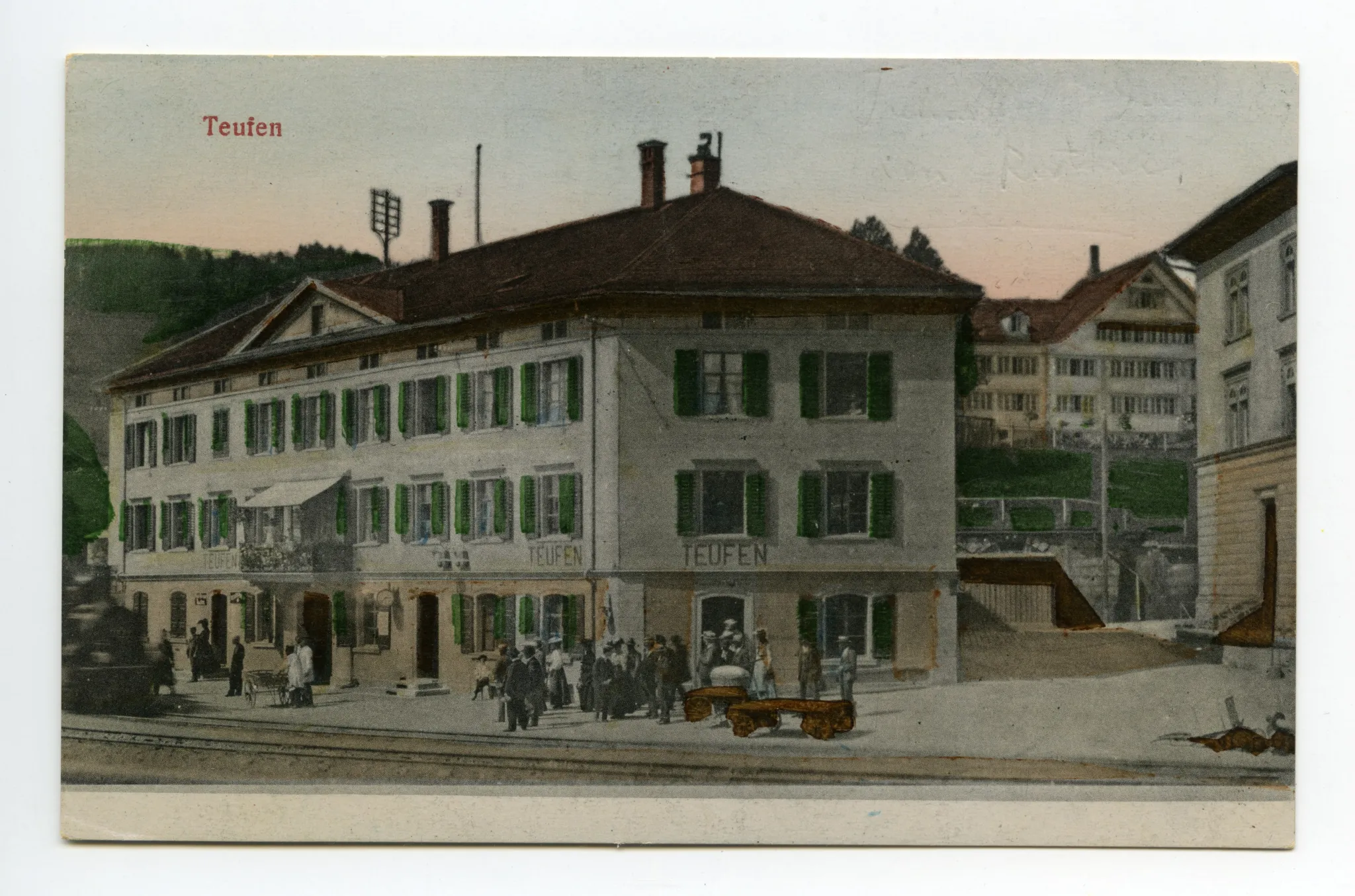 mit einfahrendem Zug und Passanten (vgl. Hc.07-05)