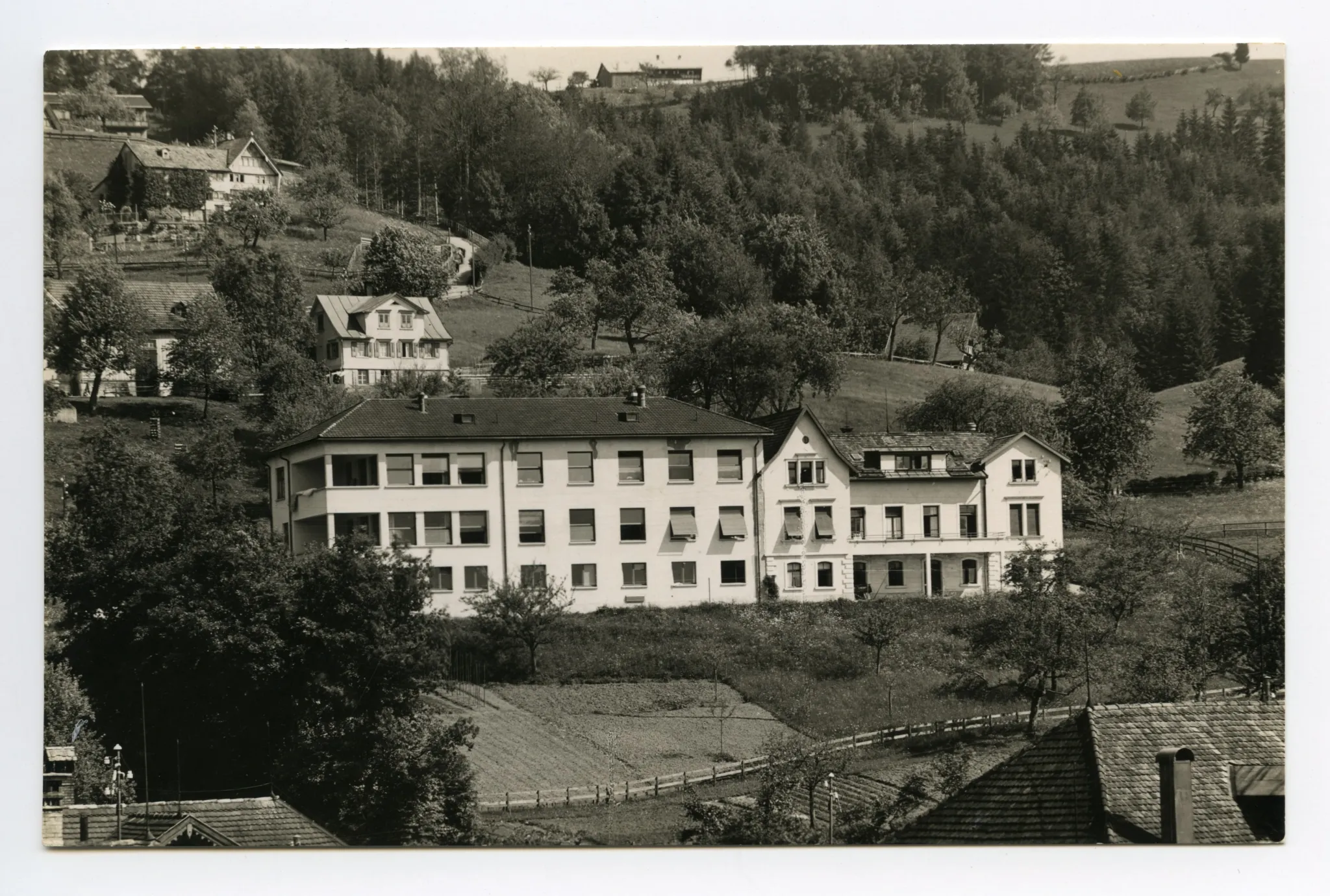mit Anbau; (vgl. Ha.20-11 und Hc.07-03)