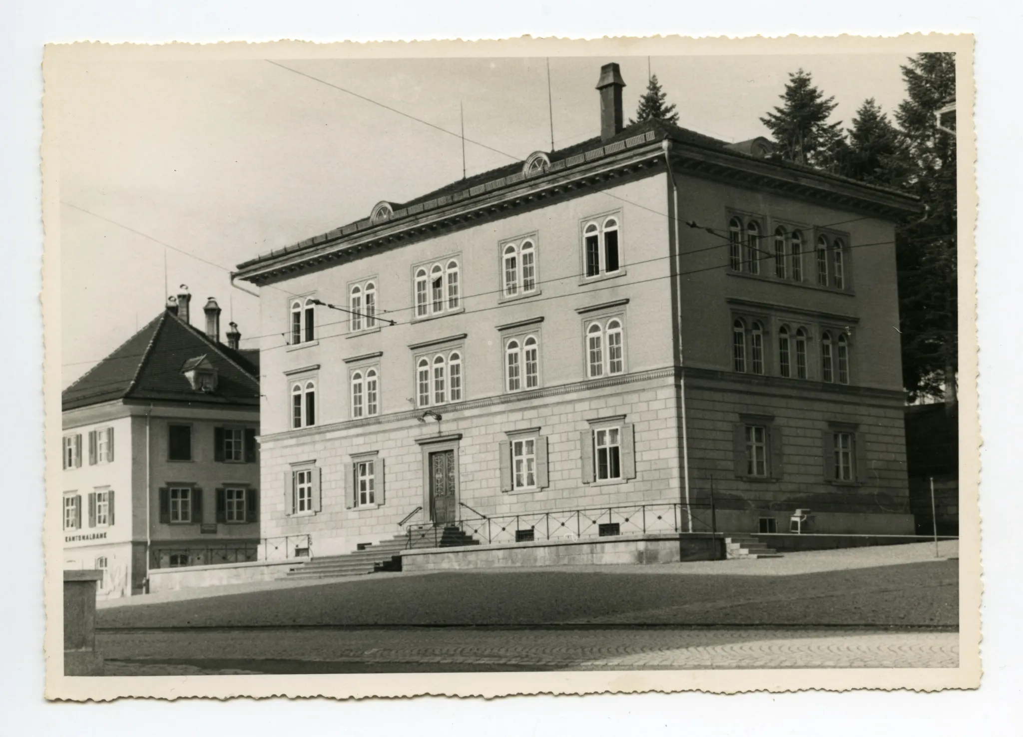 Schulhaus Dorf, Ansicht von Südosten