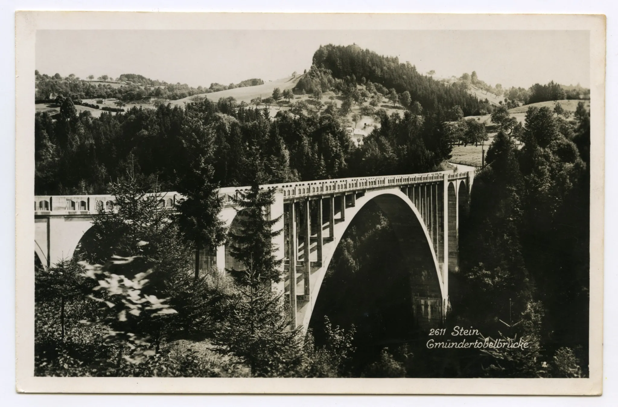 Gesamtansicht der Brücke Richtung Restaurant Schwanen und Battenhaus