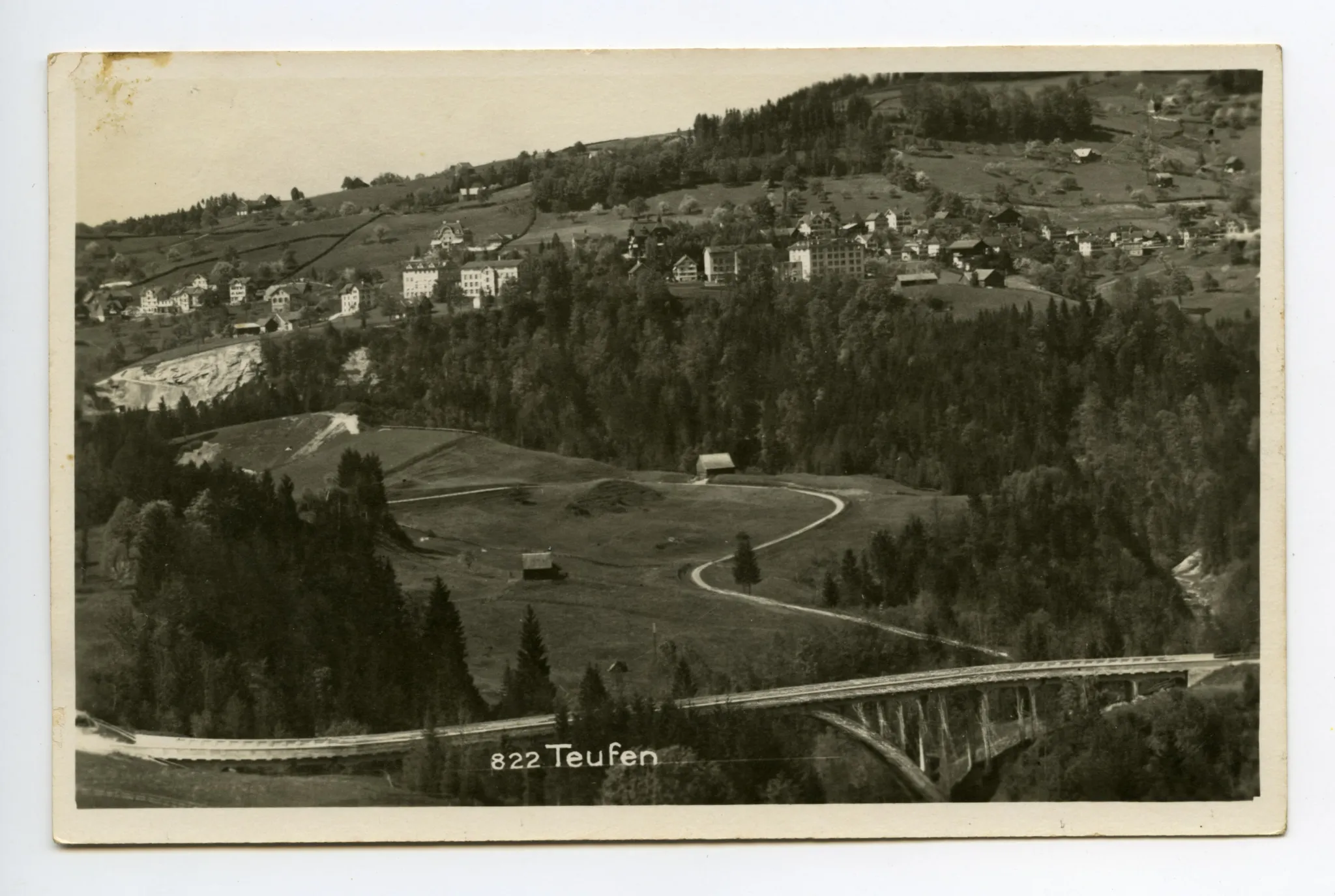 Ansicht der Brücke aus Südwesten mit Ansicht der Häuser an der Hauptstrasse von Teufen im Hintergrund