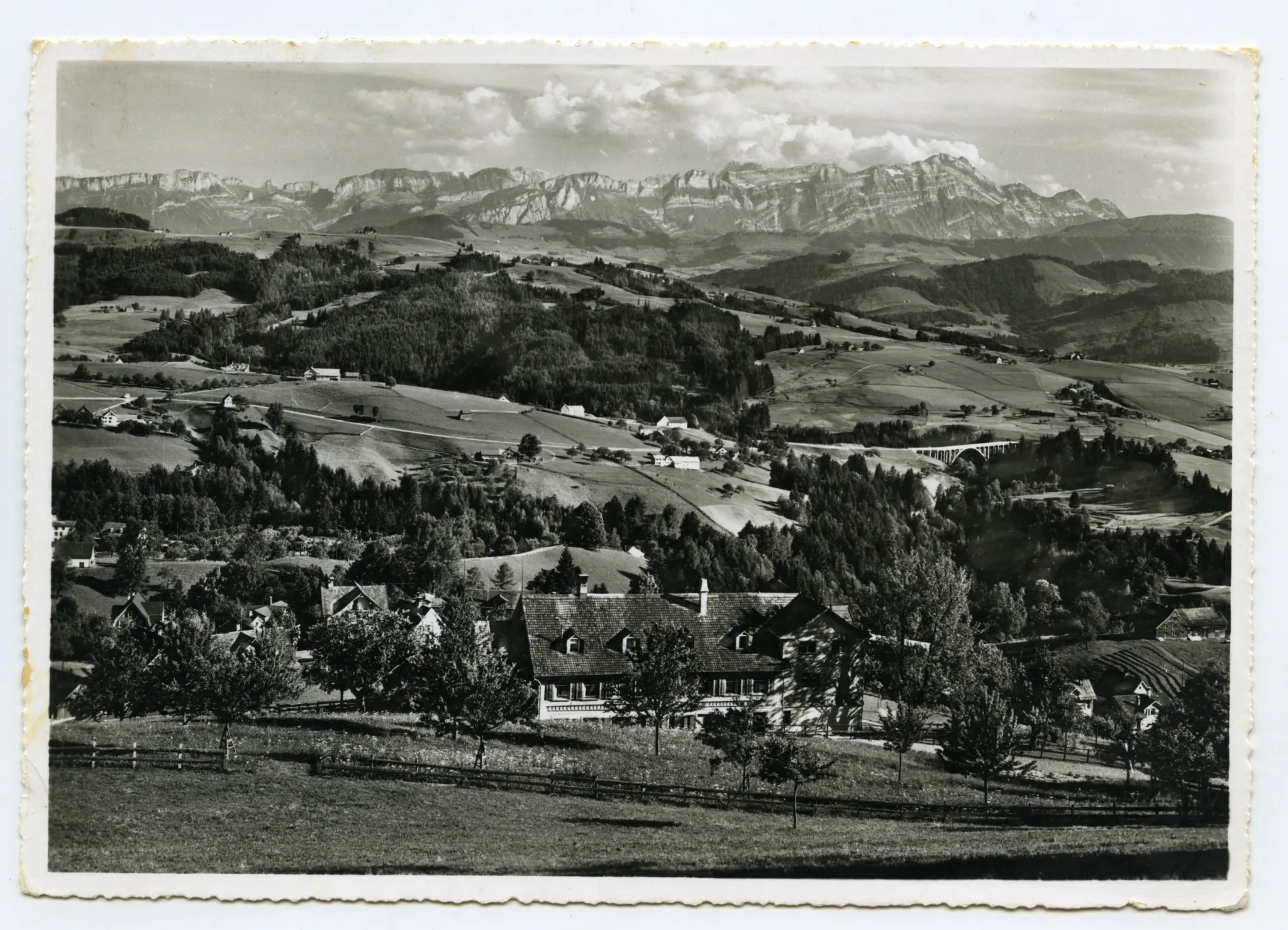 Rückansicht von Norden mit Blick auf Alpstein und Rotbachbrücke