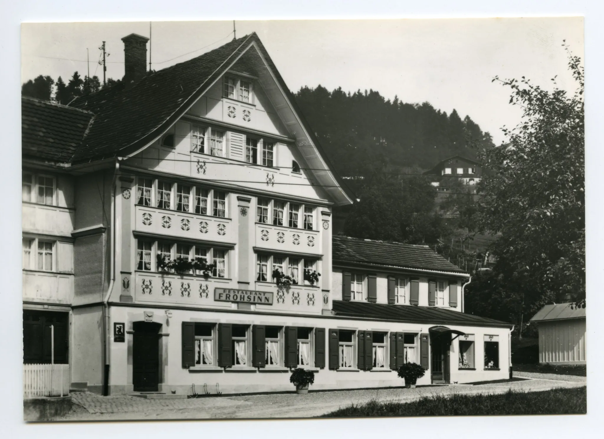 Ansicht des Restaurants mit Blick Richtung Bündt