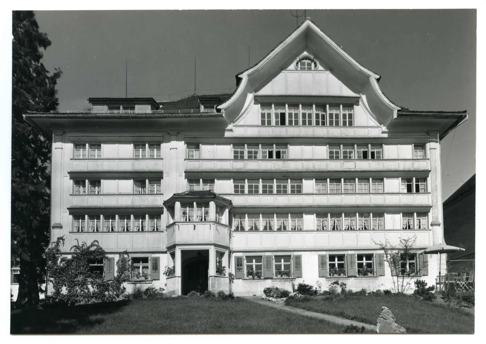 Direktionshaus mit Sitzplatz, (vgl. Hc.08-92, Karte identisch, Datierung um 1970)