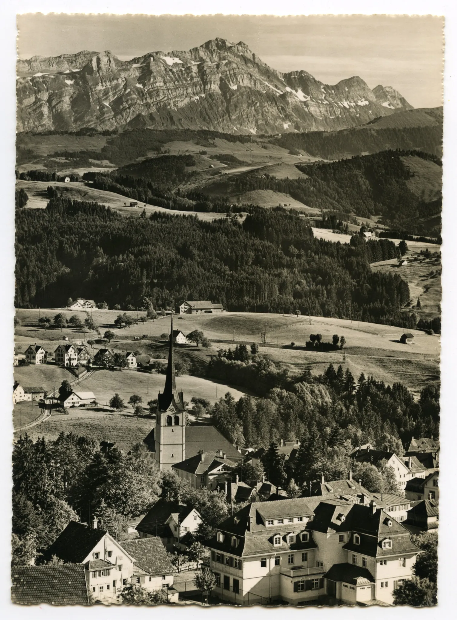 Luftbildaufnahme, mit evang. Kirche und Alpstein im Hintergrund