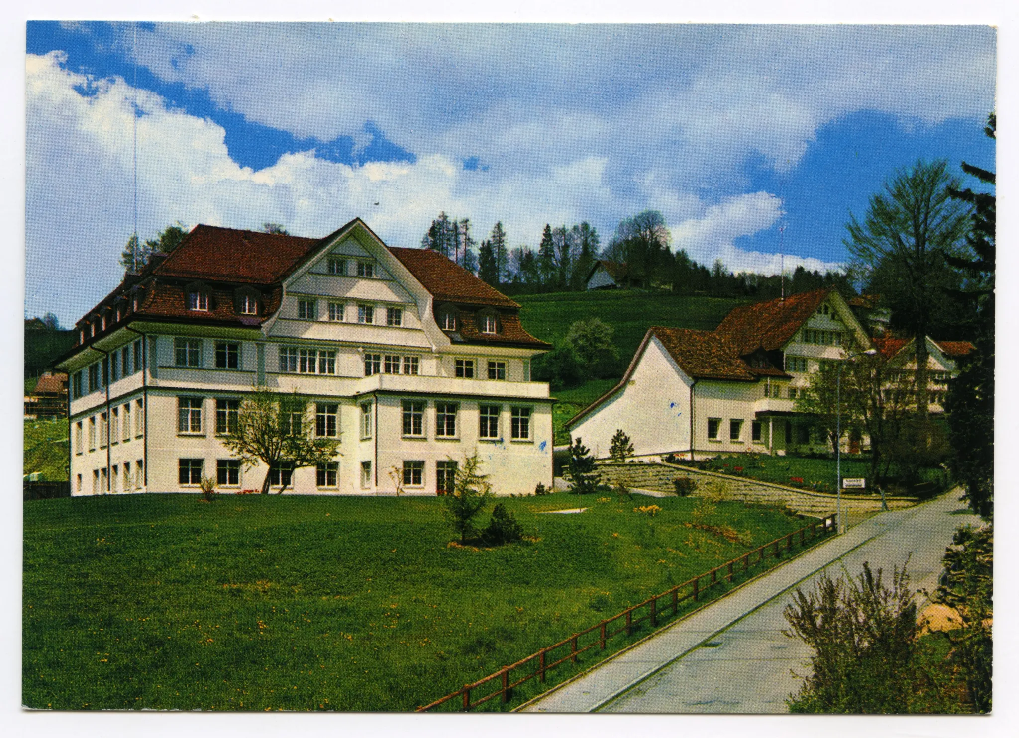 Ansicht von Gremmstrasse aus, Nebengebäude „Paradies“ sichtbar