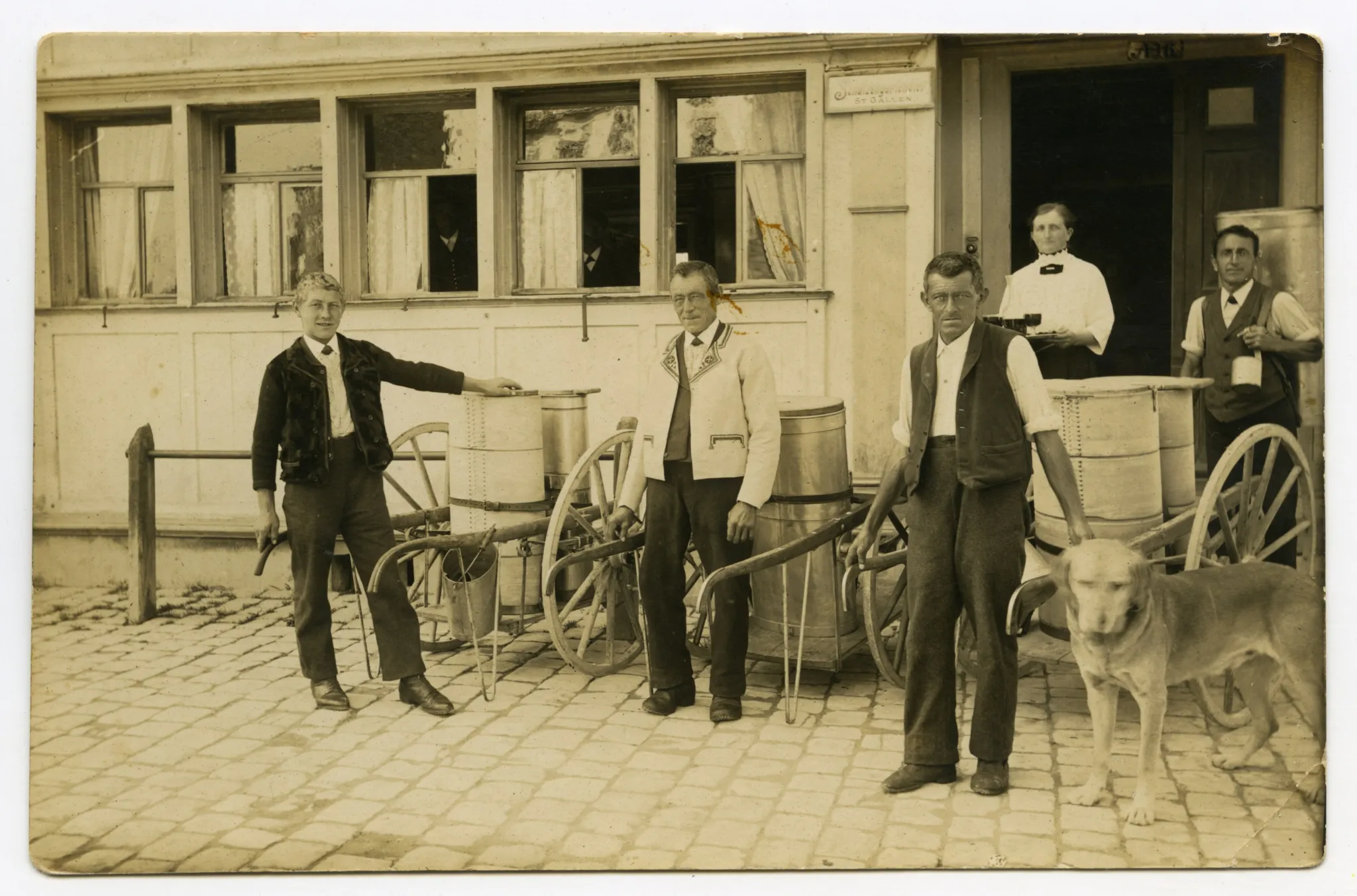 Ablöser vor dem Gasthaus Bahnhof