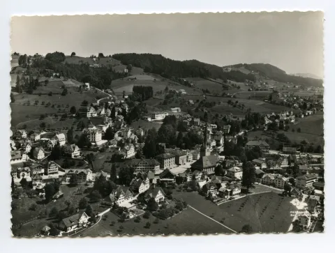 Dorfplatz, Bahnhof, Krankenhaus, Töchterinstitut Dr. Buser. Blick Richtung „Eggen“
