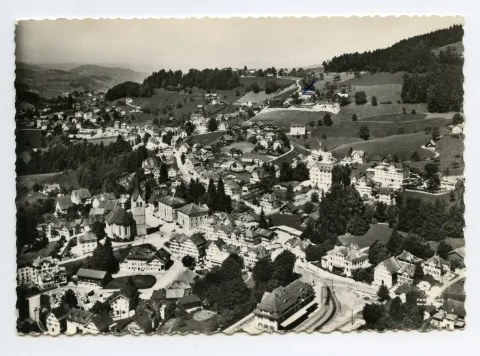 Bahnhof, Dorfplatz/Dorfkern bis Stofel und Fernblick (mit Kugelschreiber-X markiert)