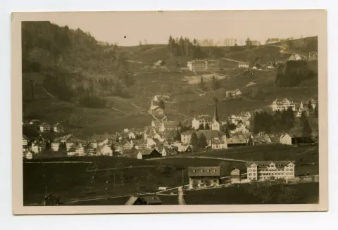 im Vordergrund Waisenhaus Schönenbüel, Blick zu Bad Sonder, Schäflisegg