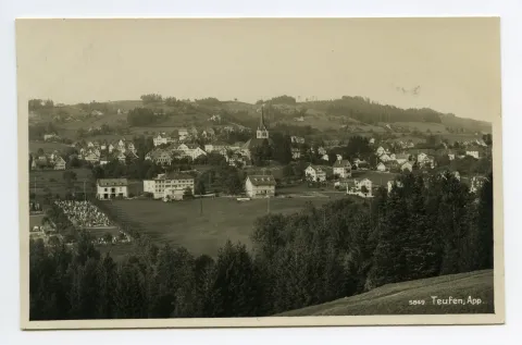 im Vordergrund Friedhof/Bächli, mit Bahnhof, Krankenhaus (vor Erweiterungsbau 1938), Bad Sonder (angeschnitten am li.Rand), Blick zum Eggen-Höhenweg (vgl. Hc.15-29)