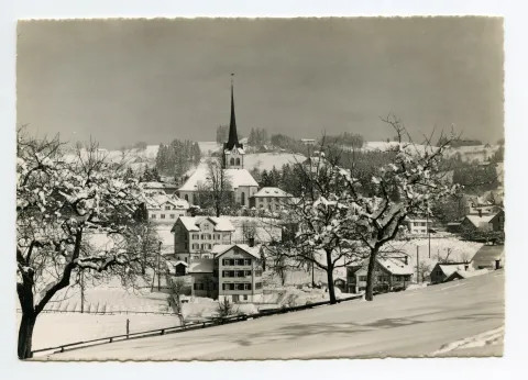 im Vordergrund Bächli, Blick zur Hüslersegg