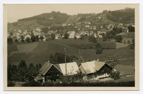 von Schlatterlehn/Bruggtobel?) aus. Mit Zeughaus, Bahnhof, Krankenhaus, Ebni/Lortanne z.T., Fernblick, Bad Sonder. Blick zu Frölichsegg, Schäflisegg