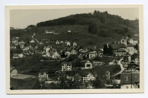 mit Fernblick. Blick zur Frölichsegg