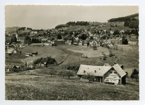 von Schlatterlehn, mit Sammelbüel, Zeughaus/Linde, Bleichi, beiden Dorfkirchen, Fernblick. Blick zu Eggli resp. Froher Aussicht