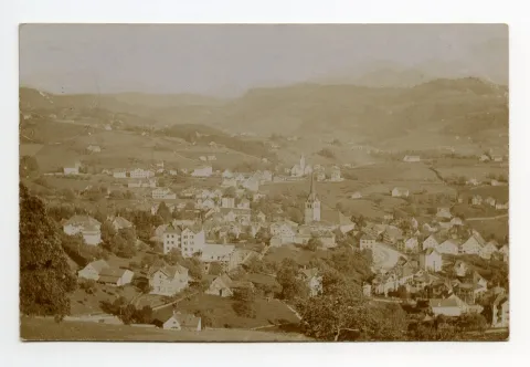 beide Dorfkirchen, mit neuem Bahnhof. Blick zu Steigbach/büeler