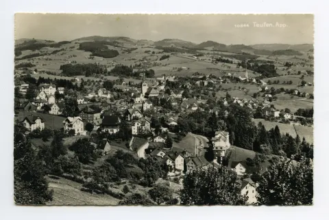 Vorne Stofel (Gleisbau- oder Strassenarbeiter), beide Dorfkirchen